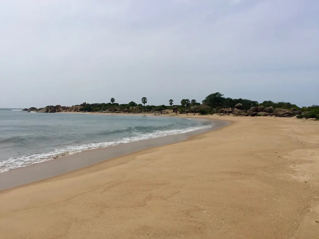 Arugam Bay beach, Sri Lanka – Island Walkers